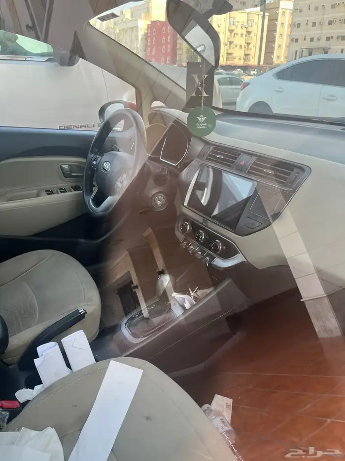 للبيع KIA ريو هاتش باك موديل 2015 2