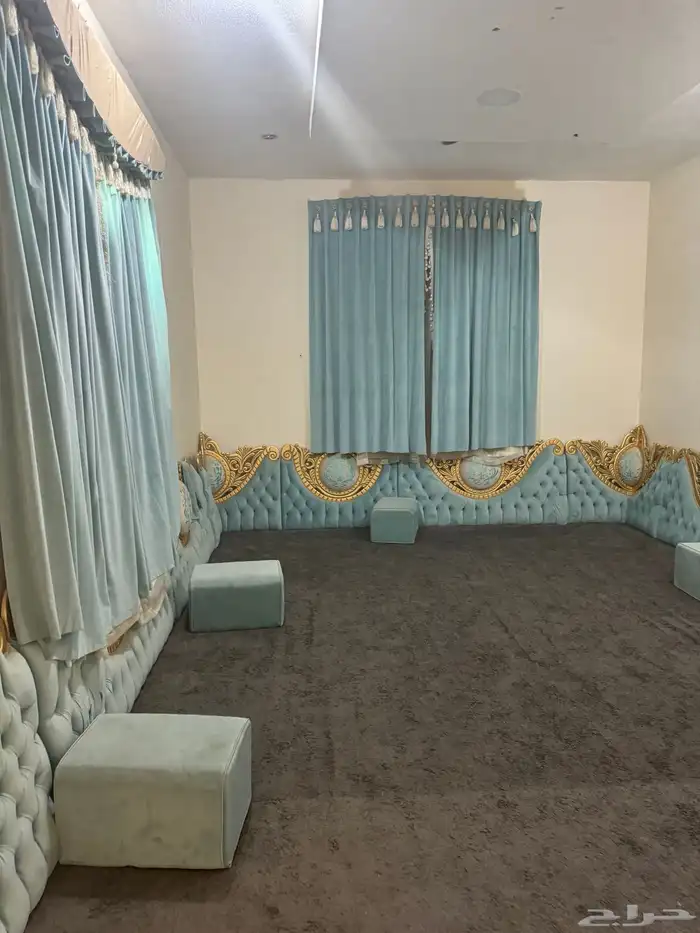 السلام عليكم غرفه نوم كذلك كنب كذلك مكيفات شبك 2 كذلك مطبخ 1