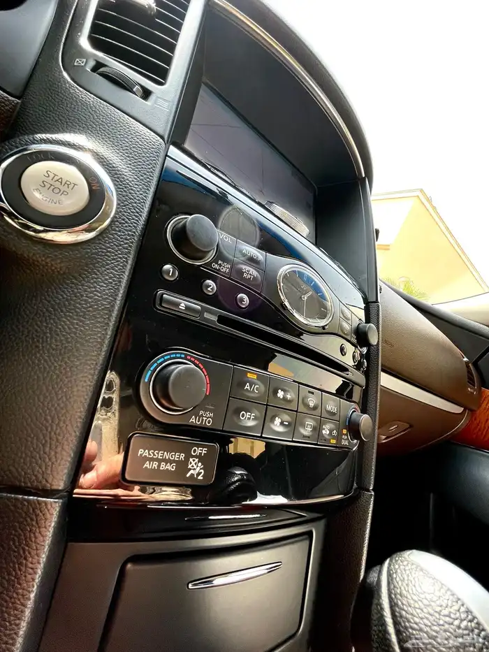 انفنتي QX70 فل كامل 2015 نظيف 43