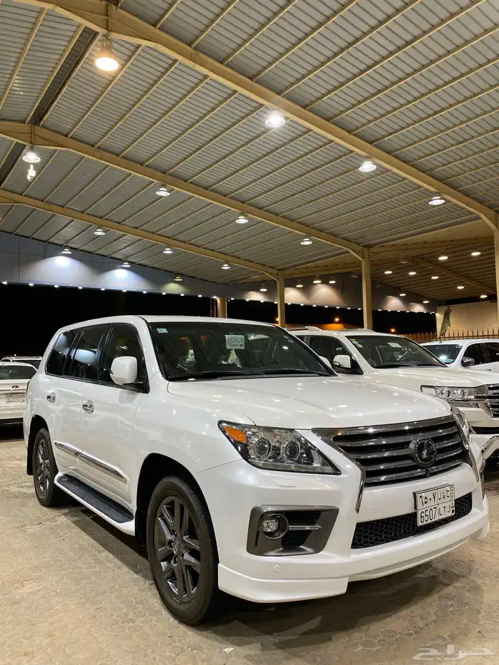 للبيع لكزس LX570 دي دي 2015 فل كامل عبداللطيف مخزن عداد 40 4