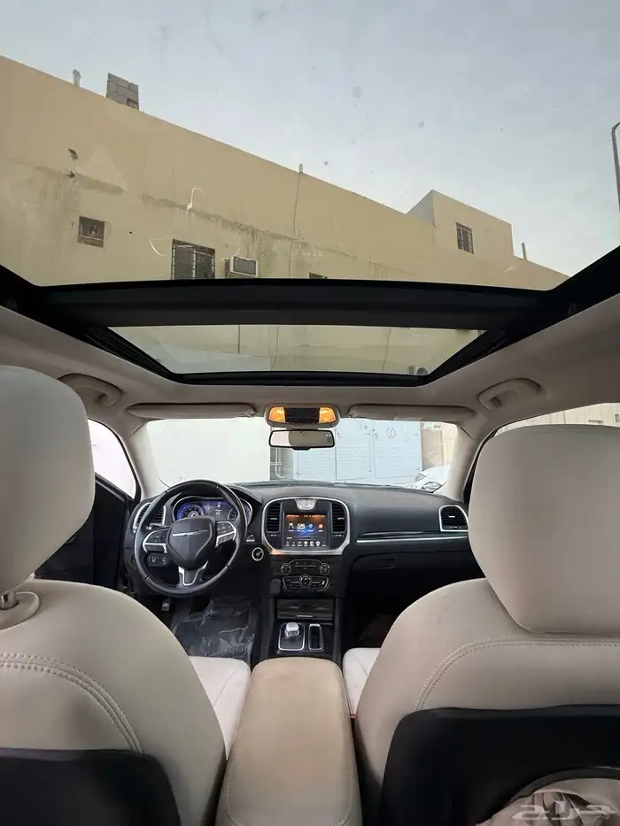 للبيع كرايسلر C300 موديل 2016 5