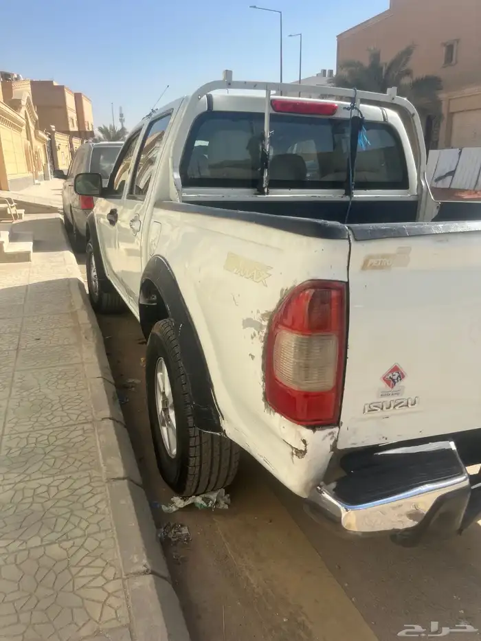 سياره ايسوزو 4