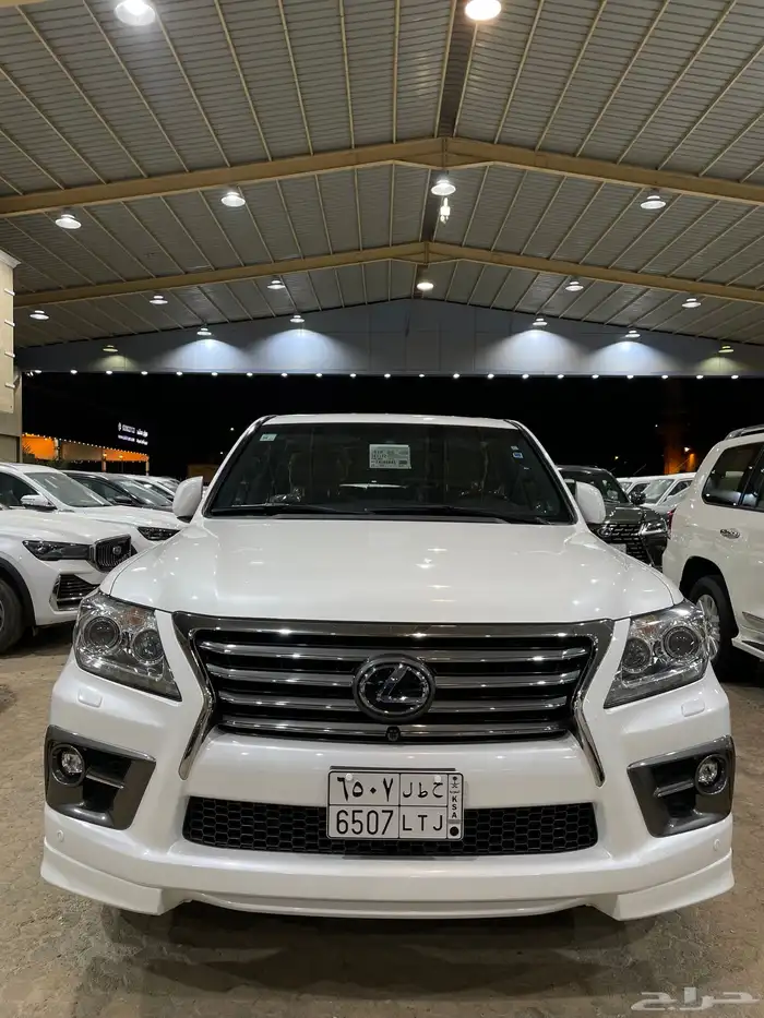 للبيع لكزس LX570 دي دي 2015 فل كامل عبداللطيف مخزن عداد 40 2
