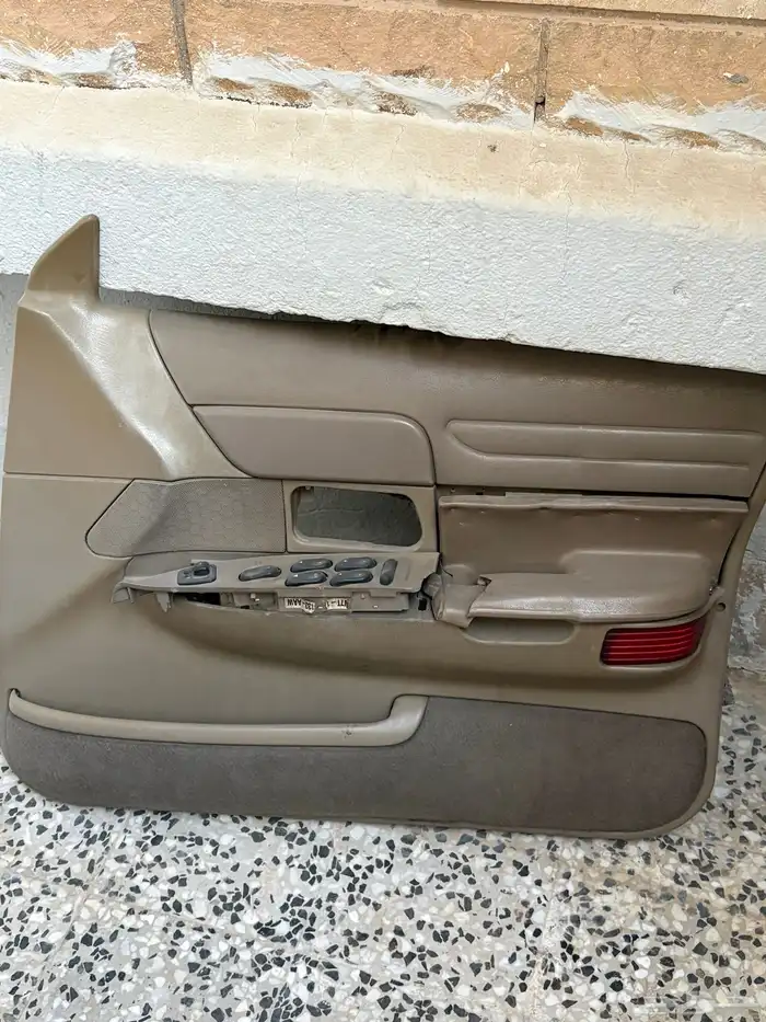 ابواب كراون فكتوريا امامي 1