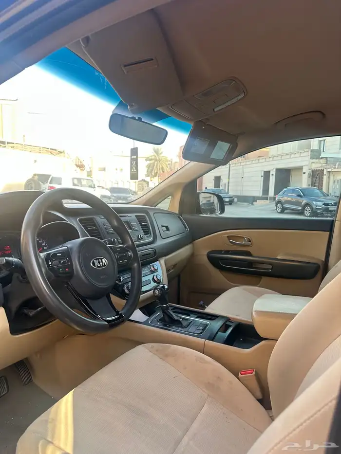 سيارة عائلية كرنفال كيا 6