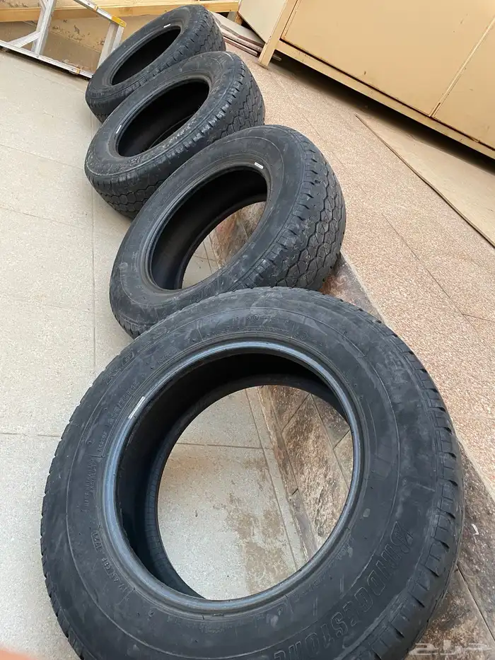 كفرات برجستون هايلكس فيها نص عمر نظيفه 2