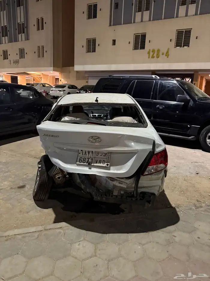 اكسنت 2018 مصدومه من الخلف 0