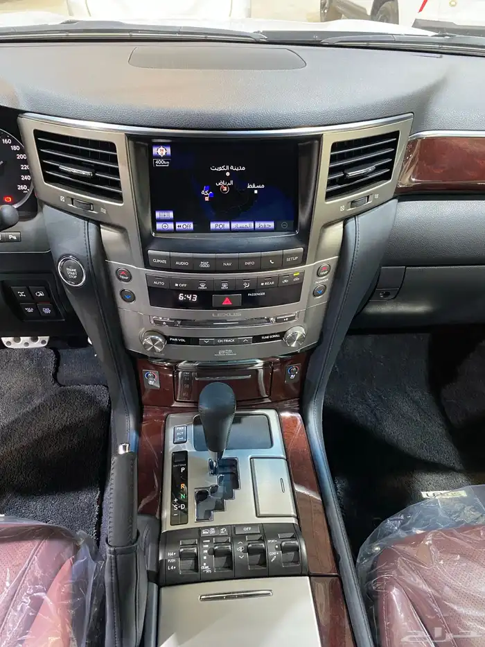 للبيع لكزس LX570 دي دي 2015 فل كامل عبداللطيف مخزن عداد 40 20