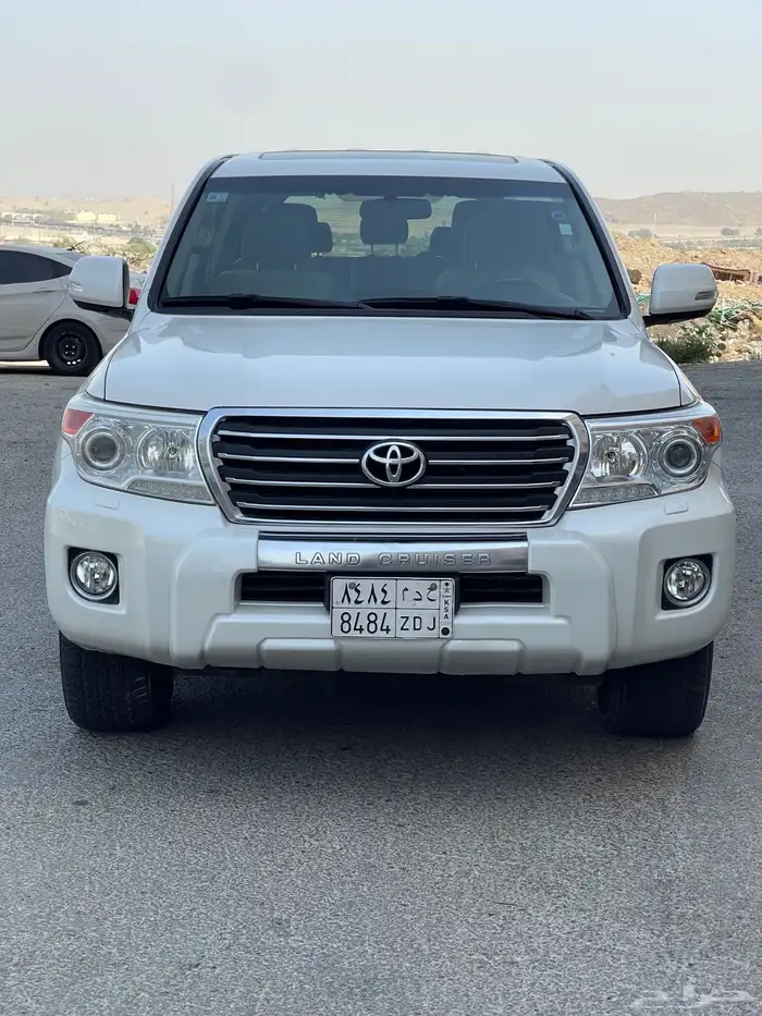 لاندكروزر GXR 2014 فل كامل 0