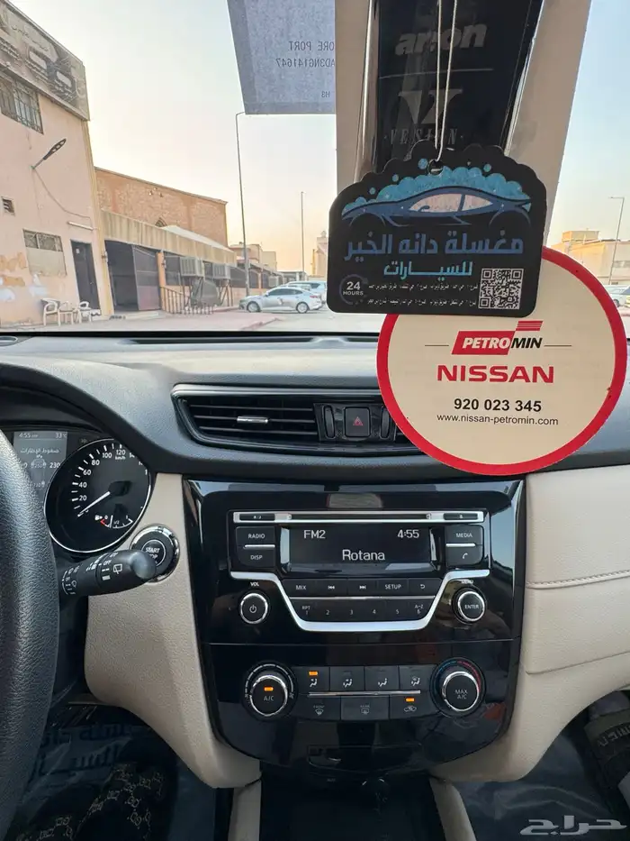 للبيع نيسان اكس تريل نظيف عداد قليل دبل 14