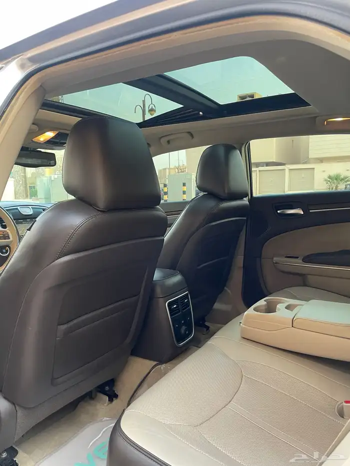 كرايزلر c300 اكزيكتيف 2014 14