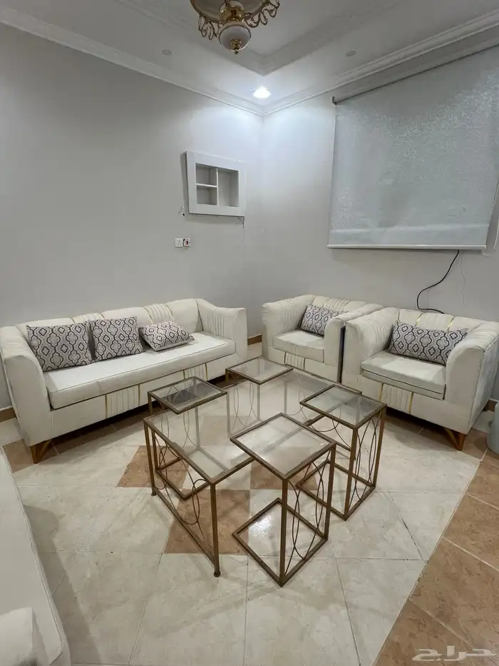 كنب و طاولة و مدخل و طاولة ارضية 7