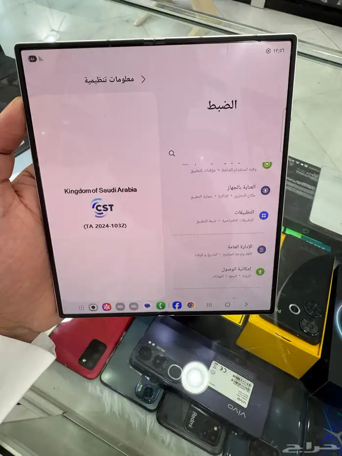 جالكسي زي فولد 6 ذاكره 512 لون ابيض اخو الجديد 8