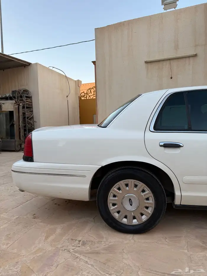 فورد كراون فكتوريا 2004 بوليسي 5