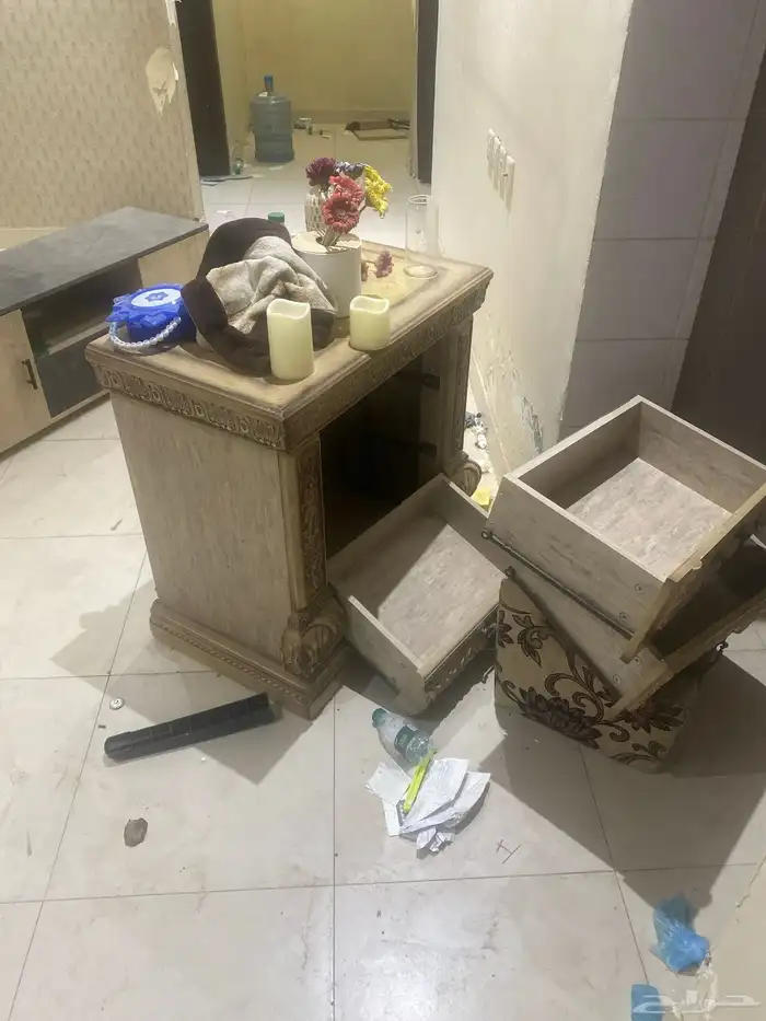 اثاث مستخدم دولاب وطاولات للبيع 3