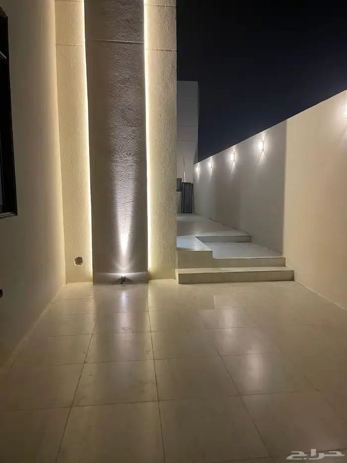 للبيع دور فاخر بمخطط شاطئ1 تشطيب راق جدا - تصميم حديث 0