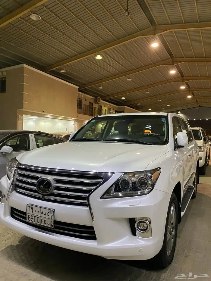 للبيع لكزس LX570 دي دي 2014 عبداللطيف عداد قليل 86 الف 1