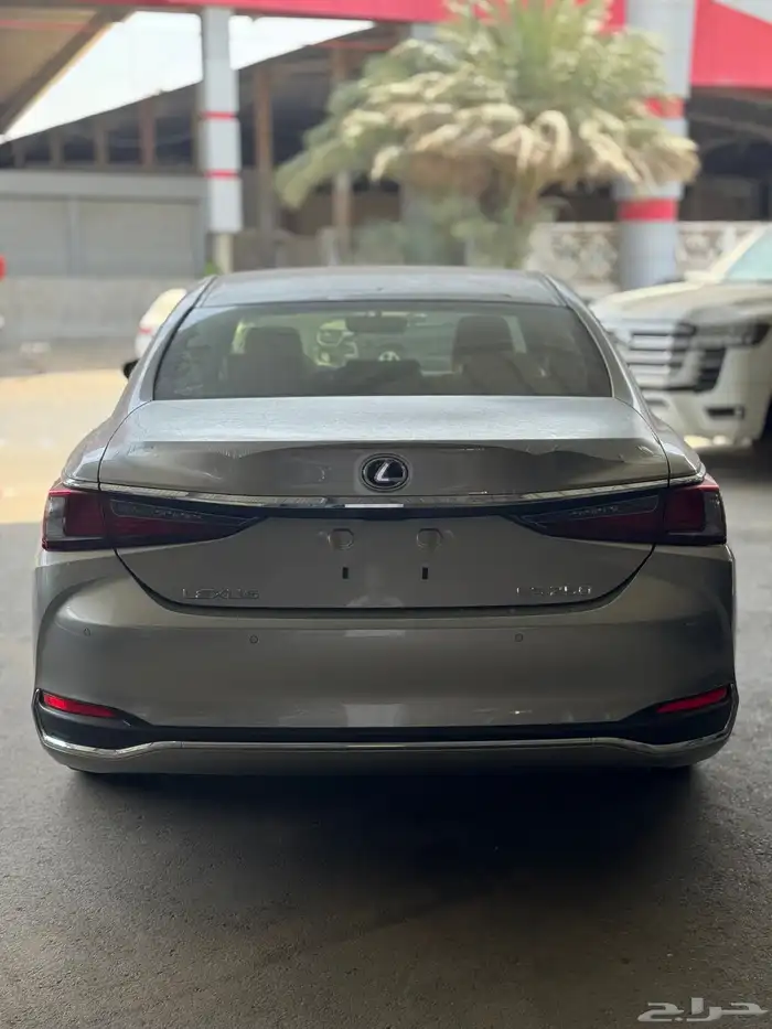 لكزس ES250 بنزين 2025 فئة AA (سعودي) 3
