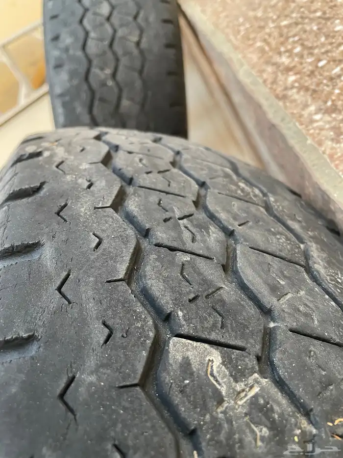 كفرات برجستون هايلكس فيها نص عمر نظيفه 3