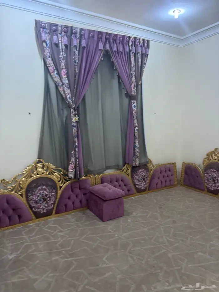 السلام عليكم غرفه نوم كذلك كنب كذلك مكيفات شبك 2 كذلك مطبخ 4
