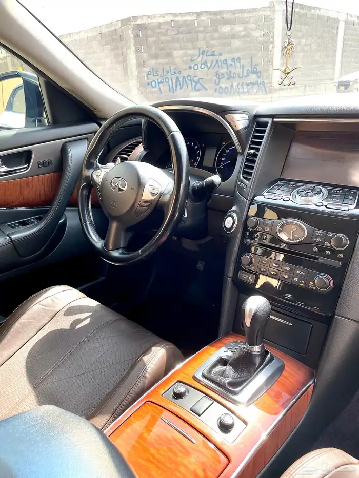 انفنتي QX70 فل كامل 2015 نظيف 27