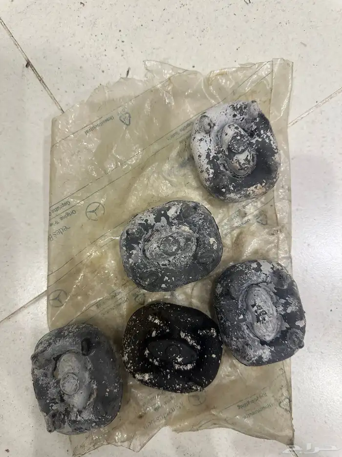 مرسيدس بنز 560 و 300 w126 كل ازرار وجلد وكلبسات 18