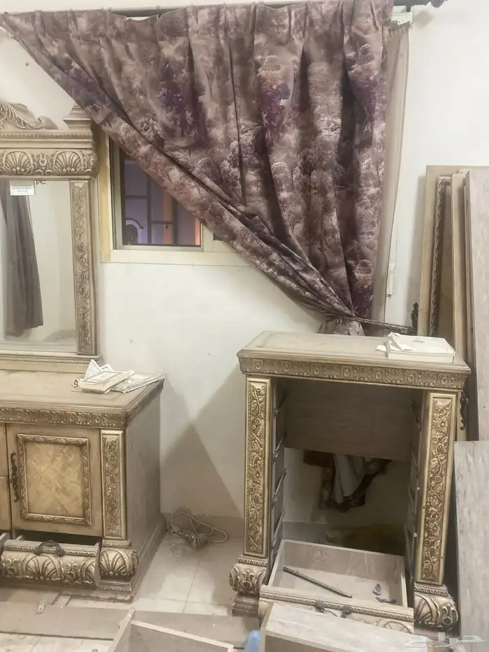 اثاث مستخدم دولاب وطاولات للبيع 1