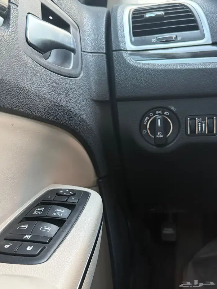 للبيع كرايسلر C300 موديل 2016 19