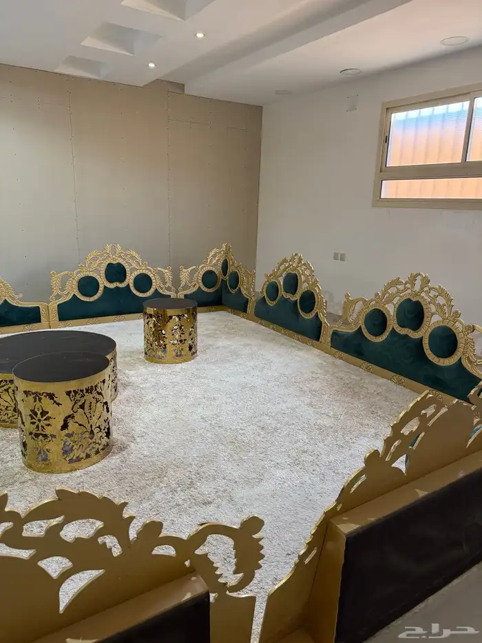 مساند مع طاولات 0