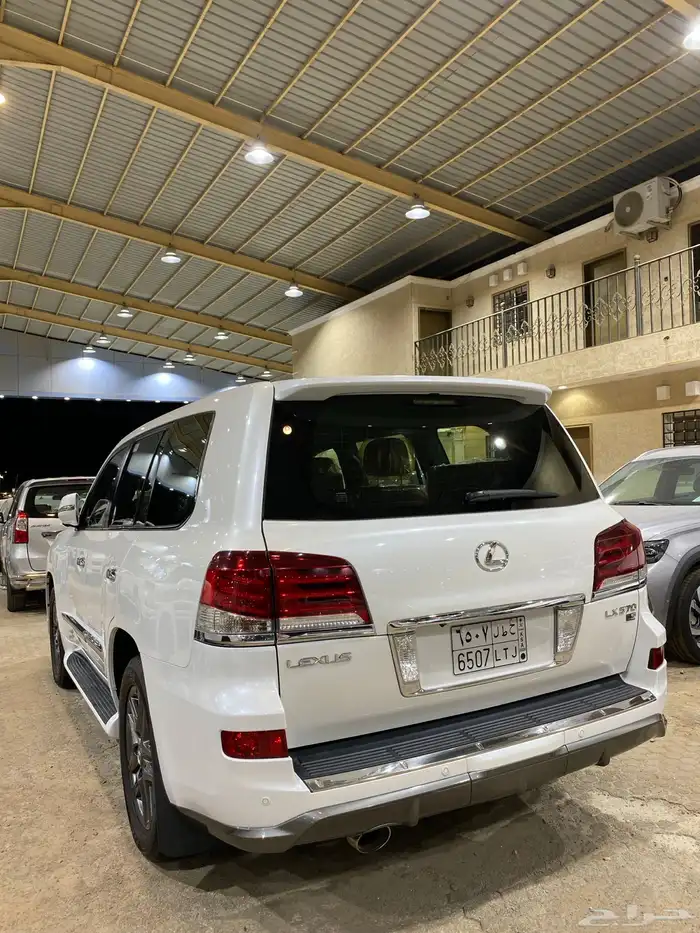 للبيع لكزس LX570 دي دي 2015 فل كامل عبداللطيف مخزن عداد 40 8
