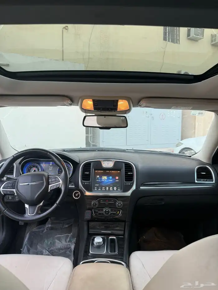 للبيع كرايسلر C300 موديل 2016 4