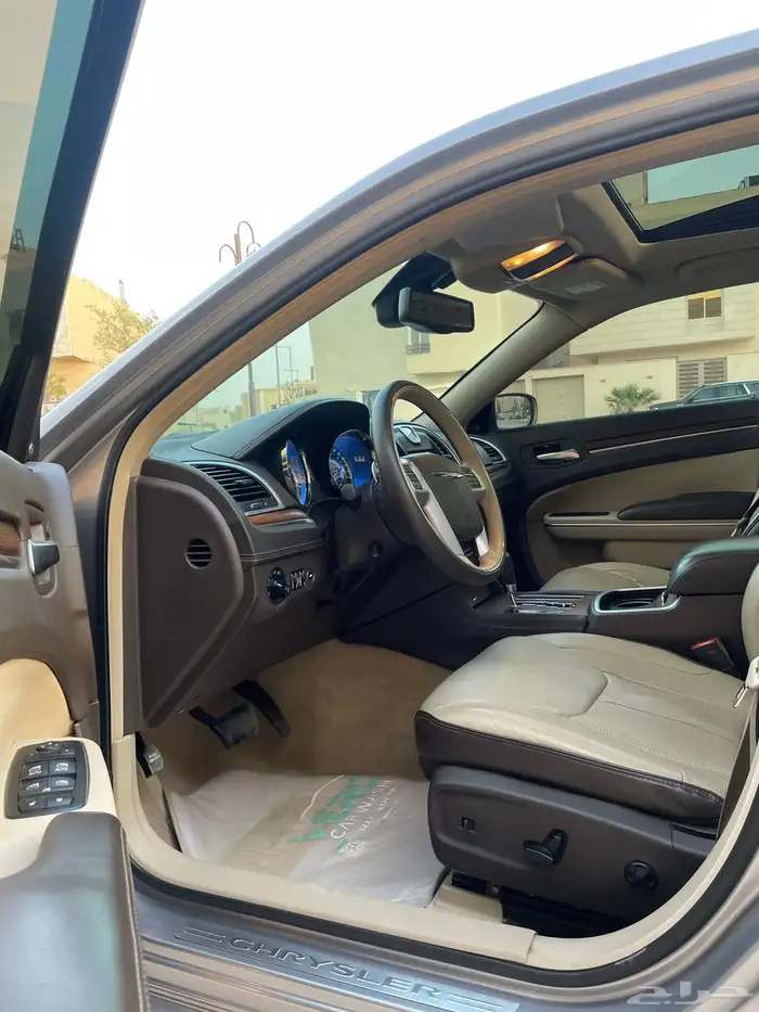 كرايزلر c300 اكزيكتيف 2014 9