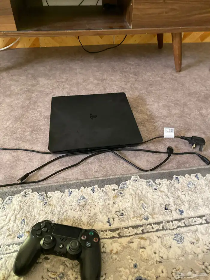 سوني فور للبيع نضيف مع فيفا 23 او ردد 2