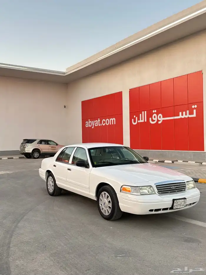 فورد فكتورياء بوليسي نظيف جدا 0