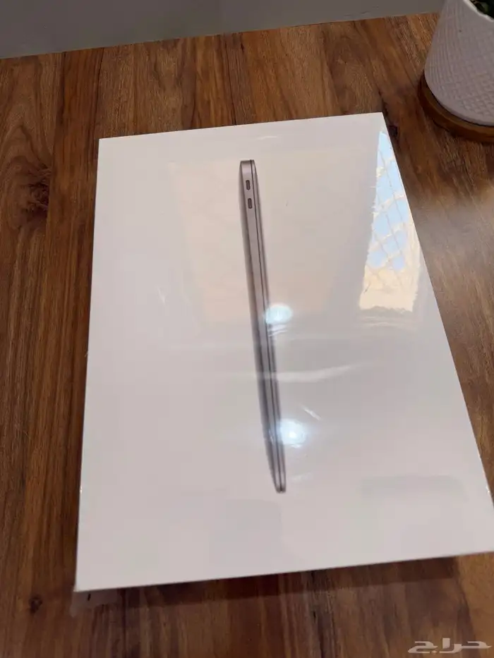 ماك بوك macbook air 2020. معالج m1 تخزين 265 الرام 8g 3