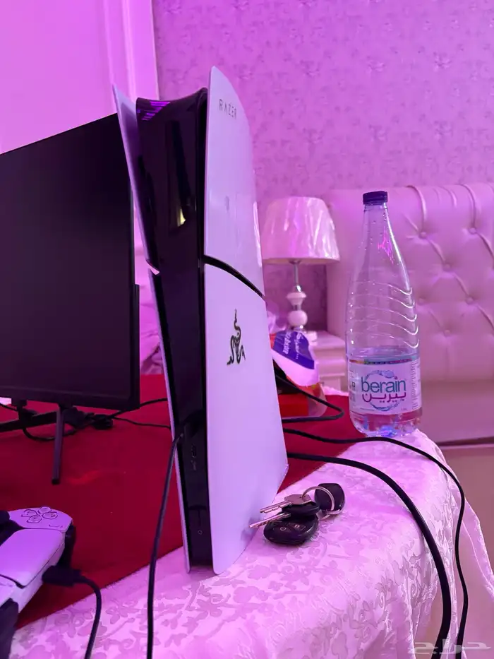 سوني 5 للبيع مع شاشته مع الراوتر مع سماعه 2