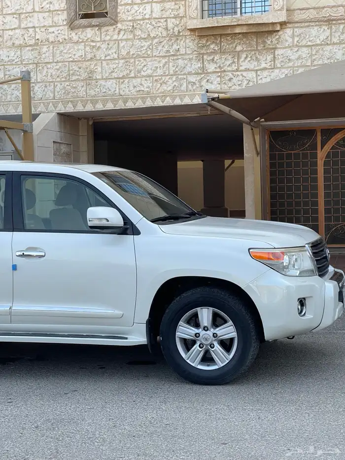 لاندكروزر GXR 2014 فل كامل 16