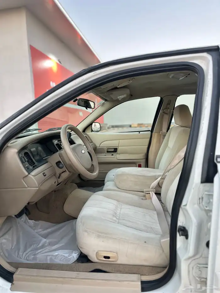 فورد فكتورياء بوليسي نظيف جدا 9
