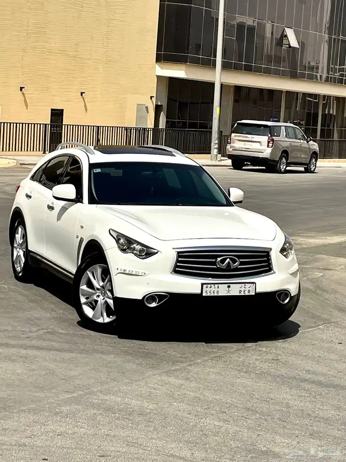 انفنتي QX70 فل كامل 2015 نظيف 6
