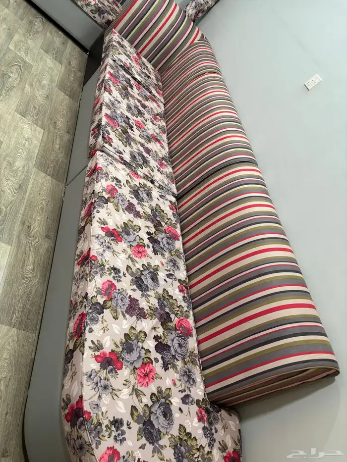 للبيع كنب ببريدة . مجلس متصل . مفروشات 750 3