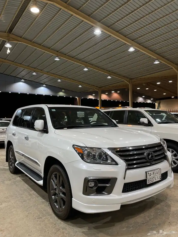للبيع لكزس LX570 دي دي 2015 فل كامل عبداللطيف مخزن عداد 40 3
