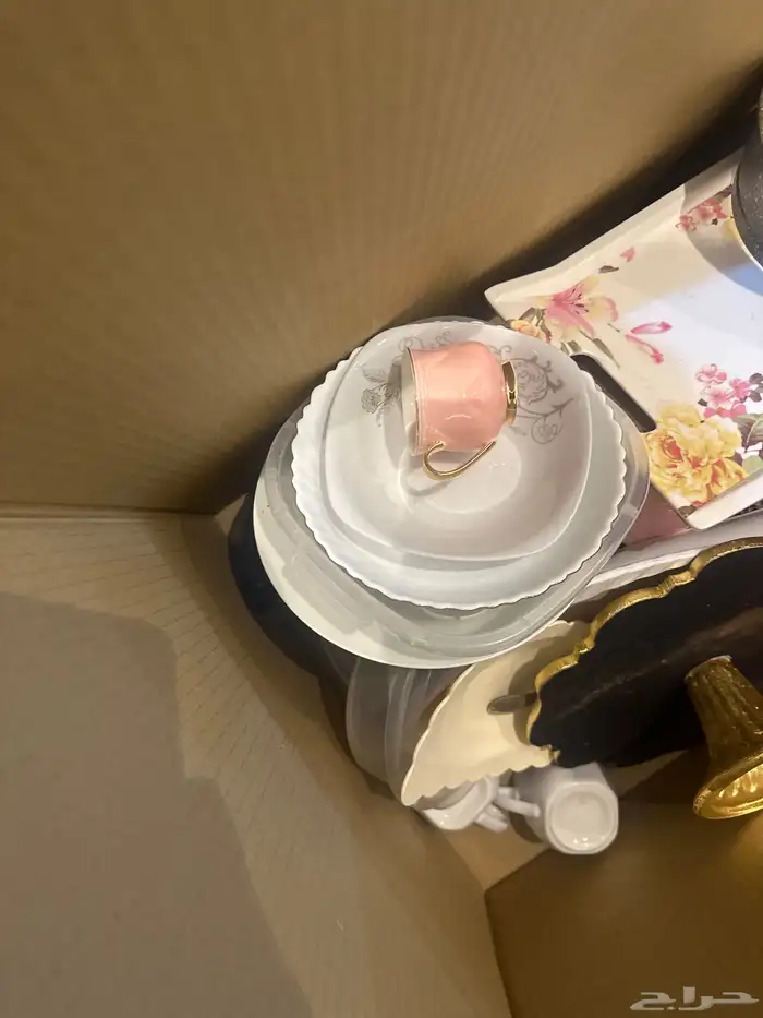 صحون وملاعق شبه جديده وقدور نظيفه وعلى الشرط 2