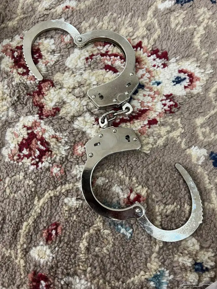 كلبشات عليها تخفيض فتره محمدوده وقيد رجلين اصلي 2