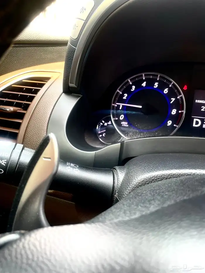 انفنتي QX70 فل كامل 2015 نظيف 51