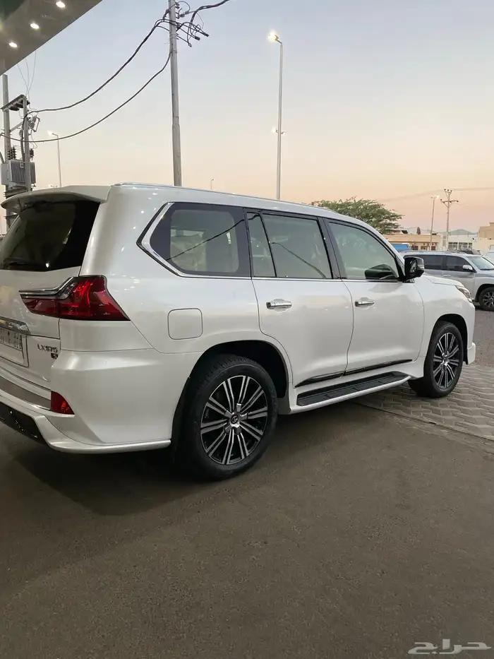 لكزس LX 570 2020 سعودي 13