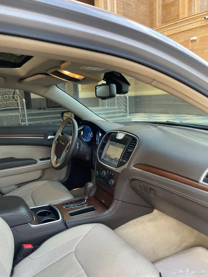 كرايزلر c300 اكزيكتيف 2014 12