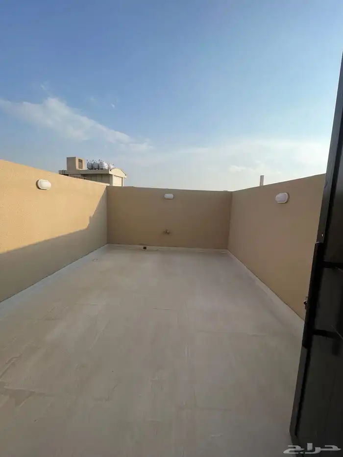 للبيع شقق ارضيه وعلويه من 480 الف ابها المحاله 40