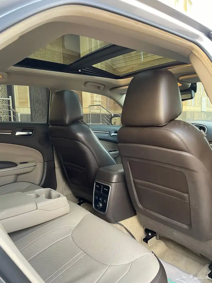 كرايزلر c300 اكزيكتيف 2014 15