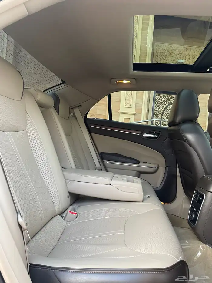 كرايزلر c300 اكزيكتيف 2014 16