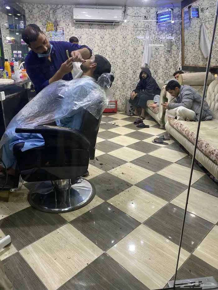 صالون حلاقه رجالي موقع مميز ومعروف بنص السوق 1
